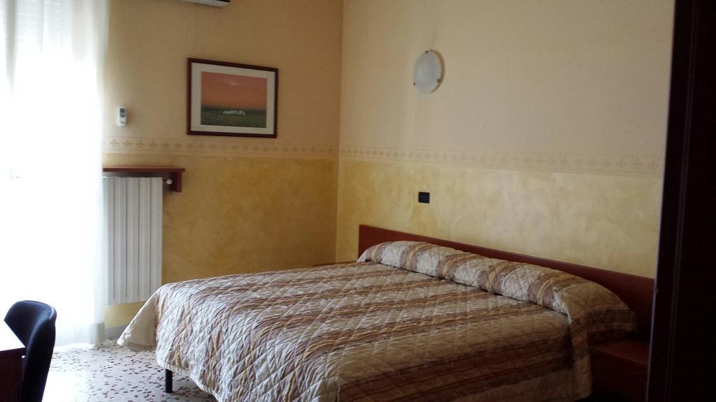 Hotel Frejus Collegno Kültér fotó