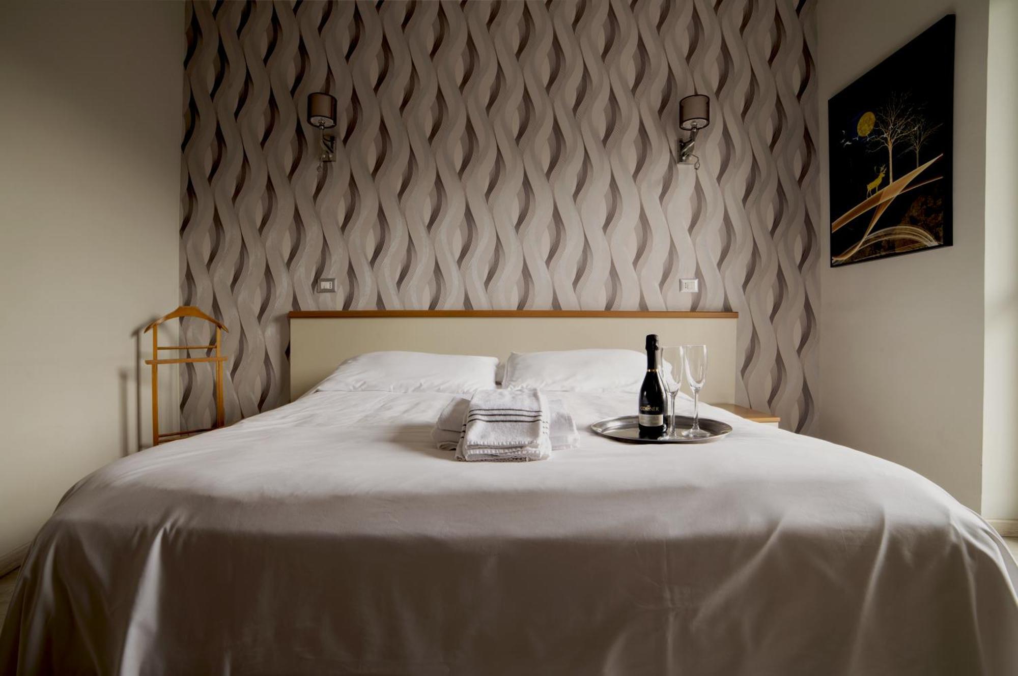 Hotel Frejus Collegno Kültér fotó