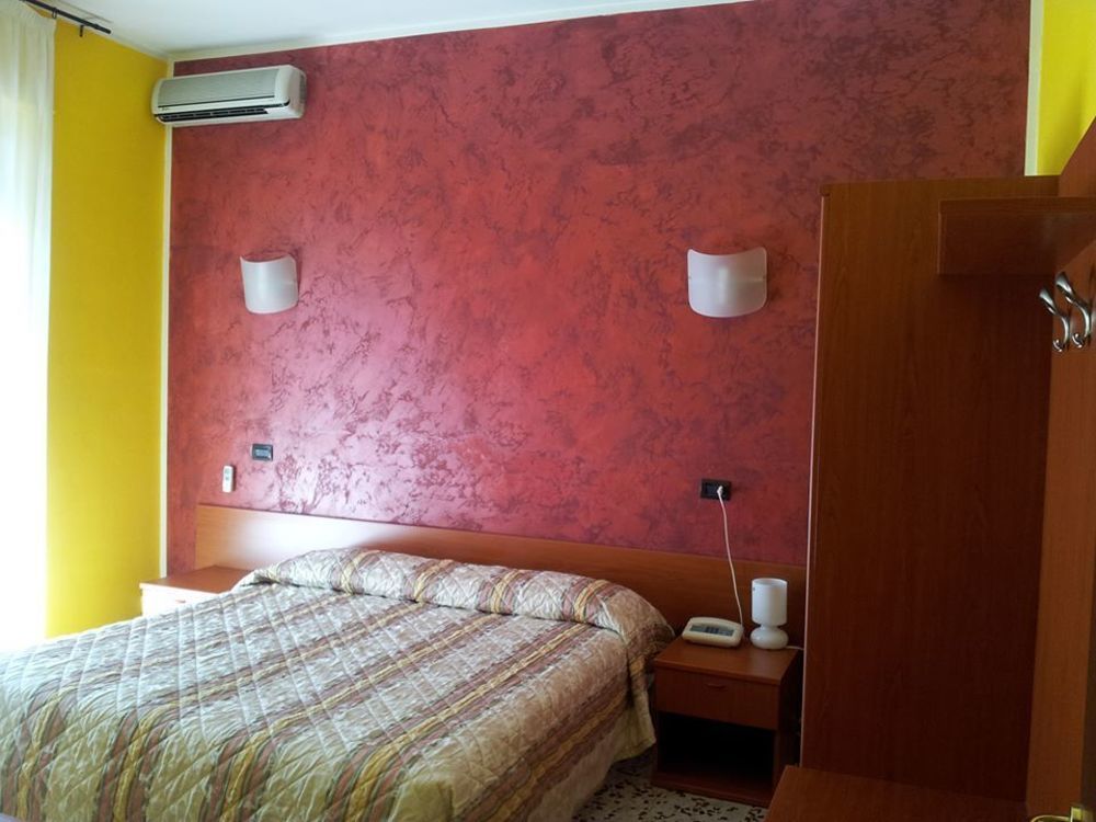 Hotel Frejus Collegno Kültér fotó