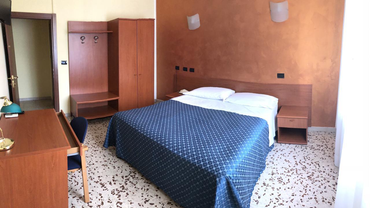 Hotel Frejus Collegno Kültér fotó