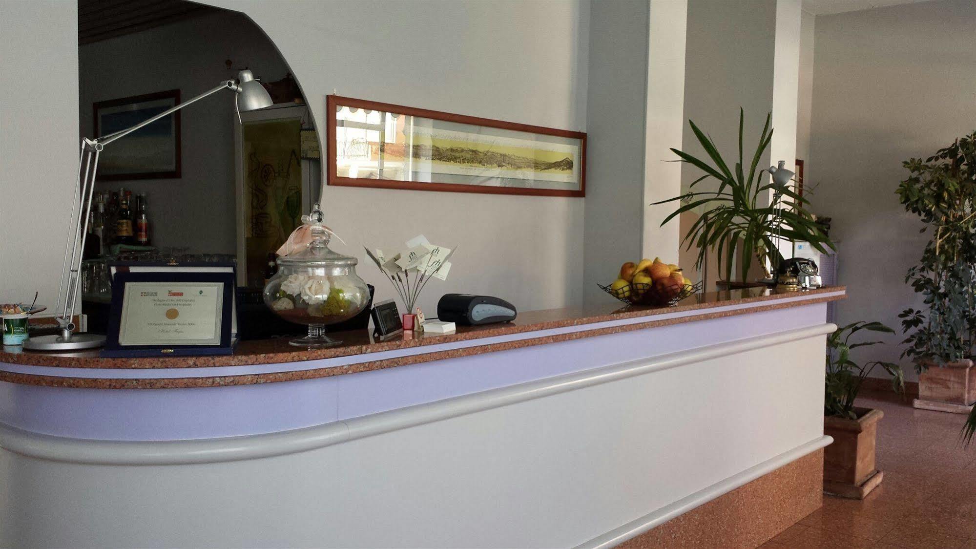 Hotel Frejus Collegno Kültér fotó