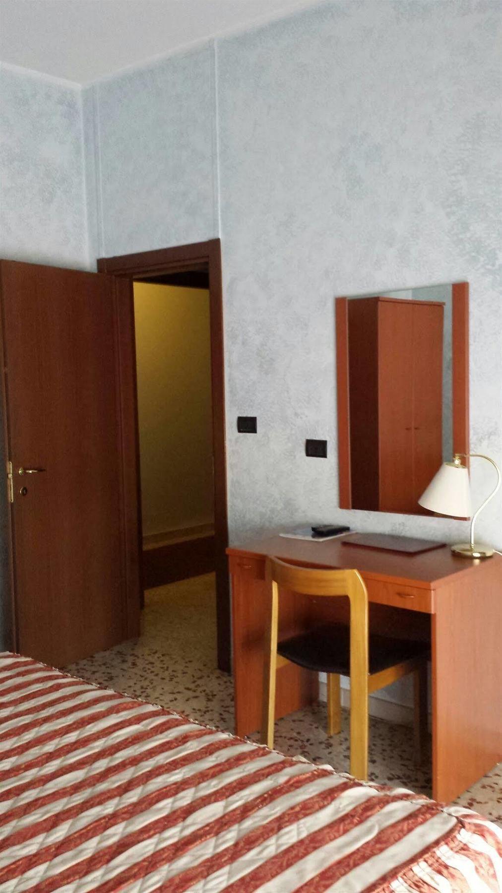 Hotel Frejus Collegno Kültér fotó