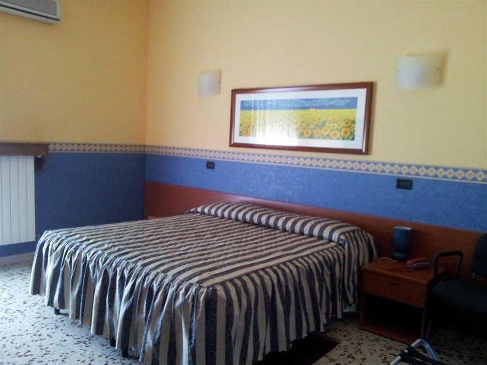 Hotel Frejus Collegno Kültér fotó