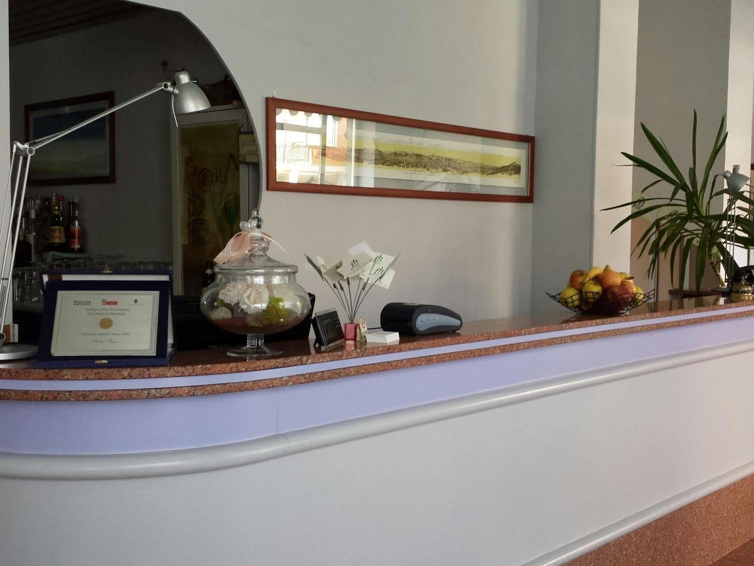 Hotel Frejus Collegno Kültér fotó